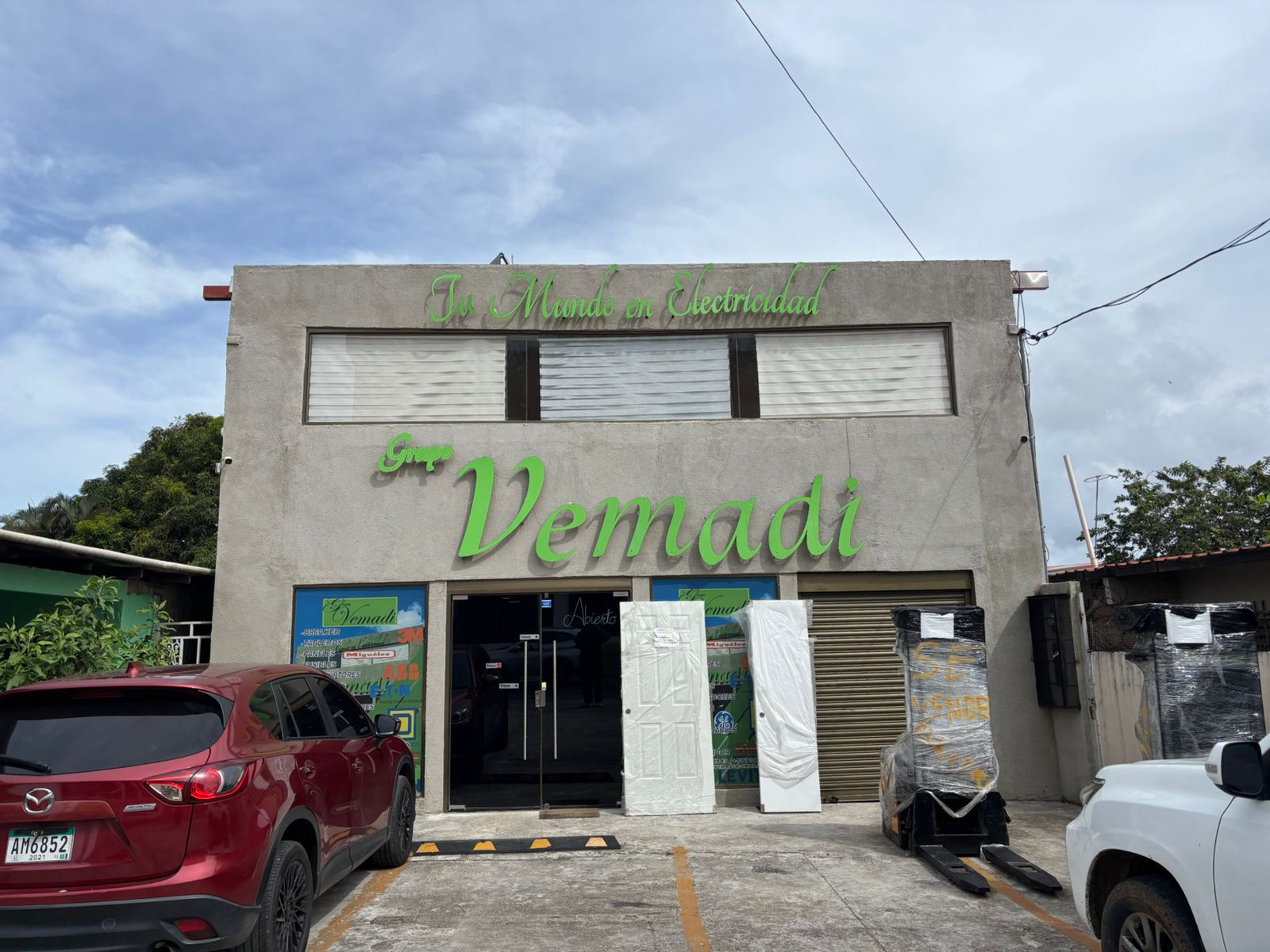 Fachada del local Grupo Vemadi